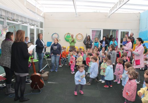 A gardería municipal de Brión celebra a Semana da Música con tres actuacións de familiares dos seus alumnos e alumnas
